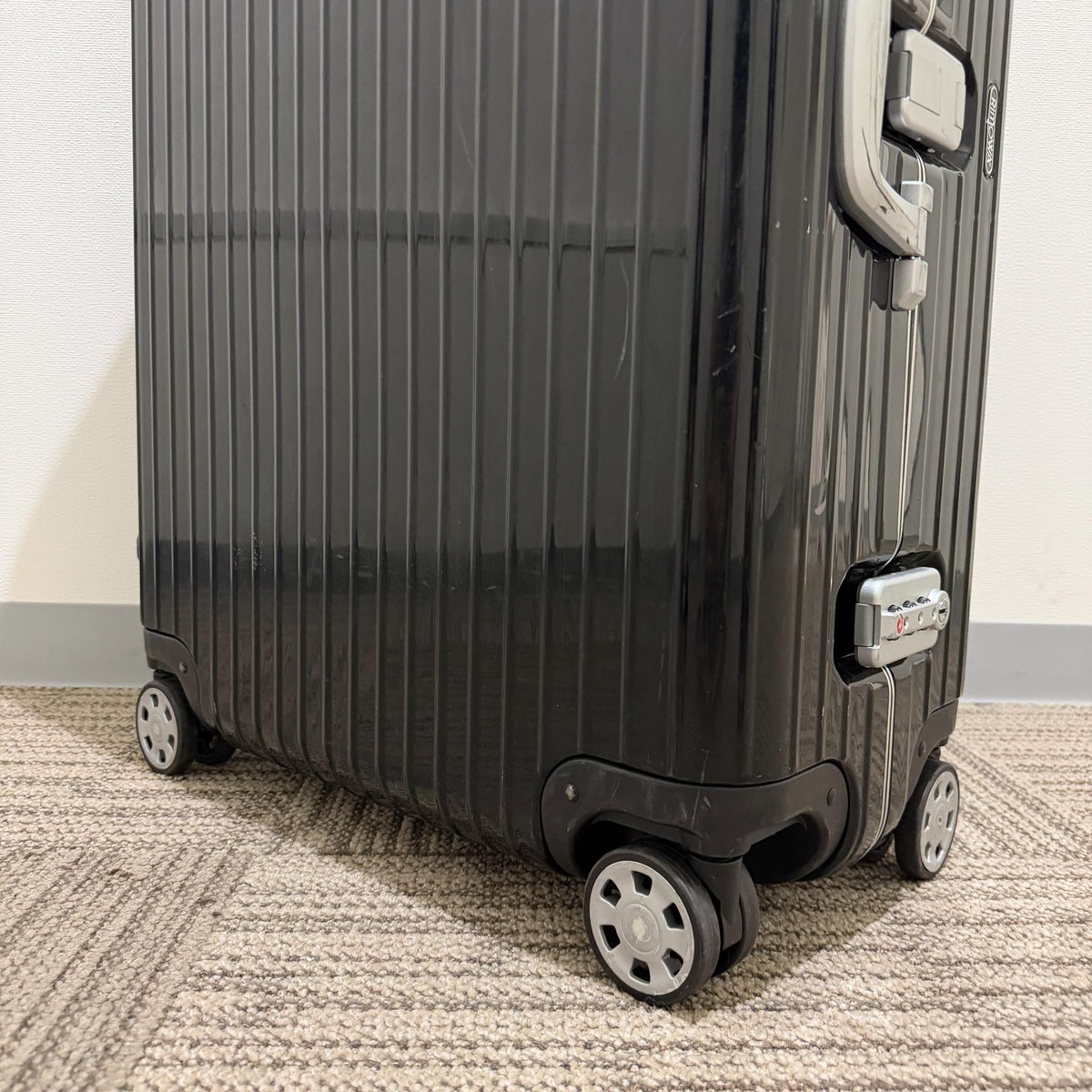 リモワ　リンボ　中古美品　881.73.50.4　87リットル　4輪