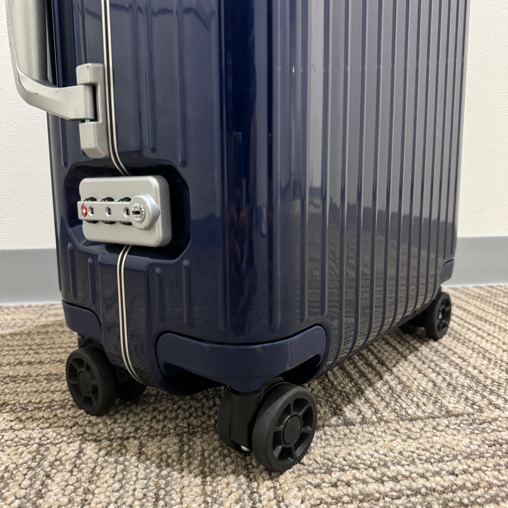 リモワ　ハイブリッド　883.52  キャビンS　グロスブルー　中古美品　32L