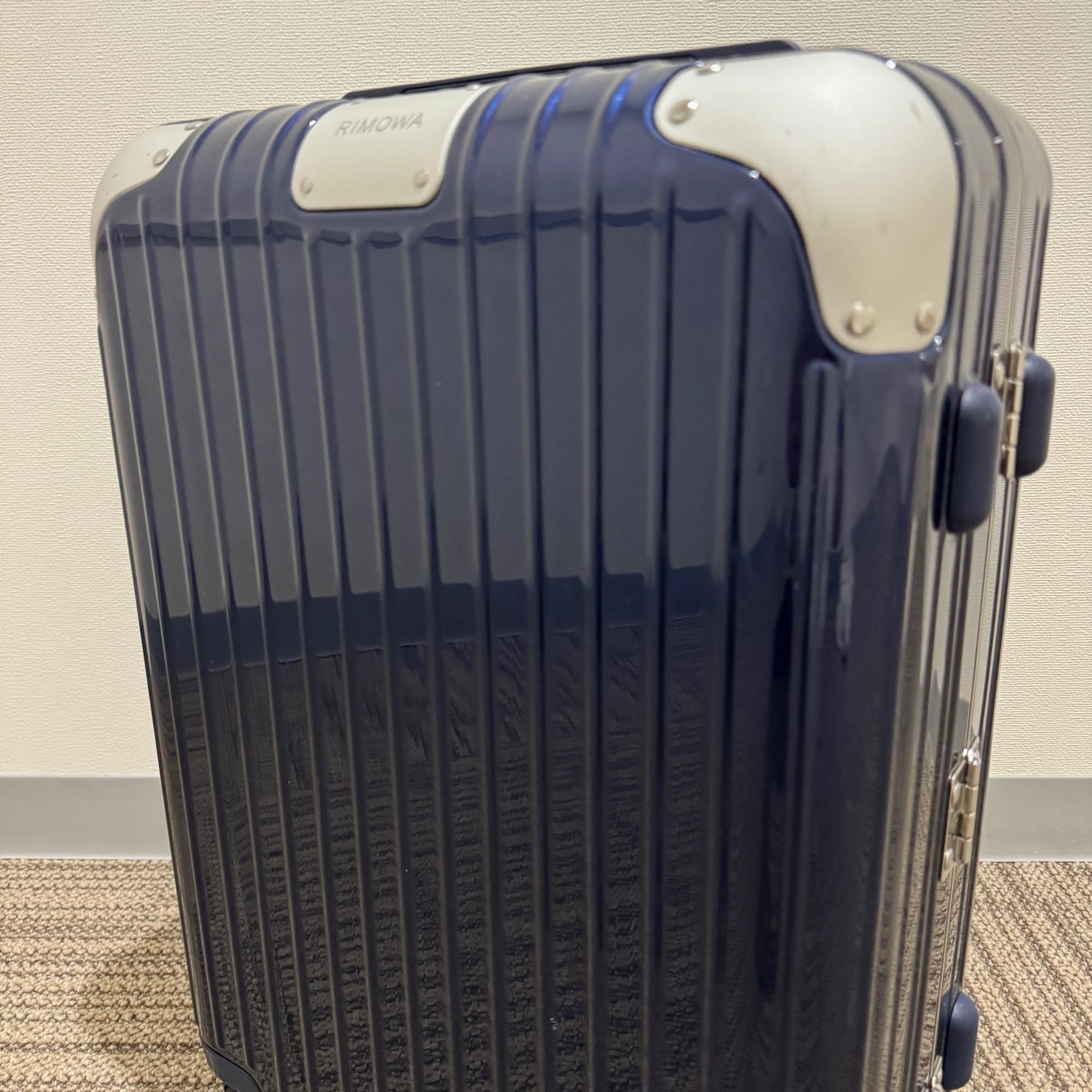 リモワ　ハイブリッド　883.52  キャビンS　グロスブルー　中古美品　32L