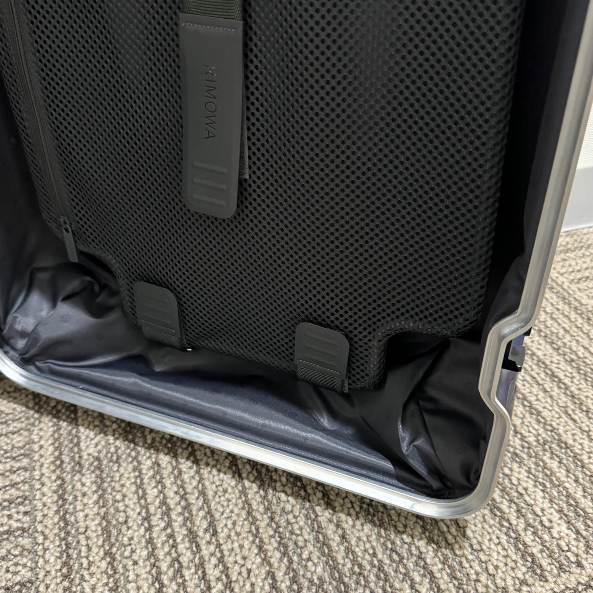 リモワ　ハイブリッド　883.52  キャビンS　グロスブルー　中古美品　32L