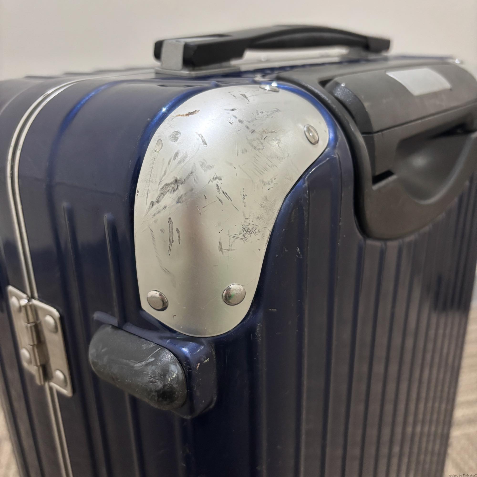 リモワ　ハイブリッド(リンボ)　891.52　中古商品　35リットル　4輪