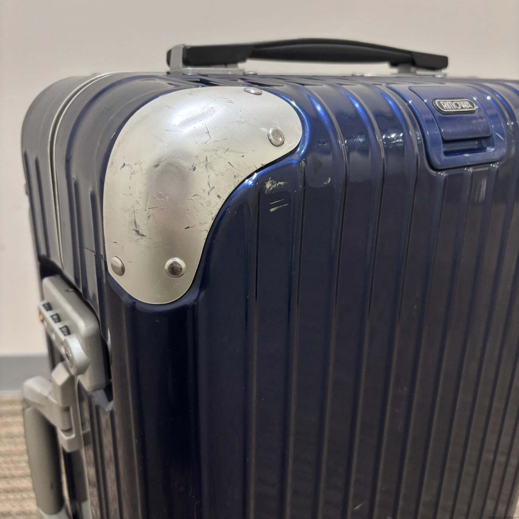リモワ　ハイブリッド(リンボ)　891.52　中古商品　35リットル　4輪