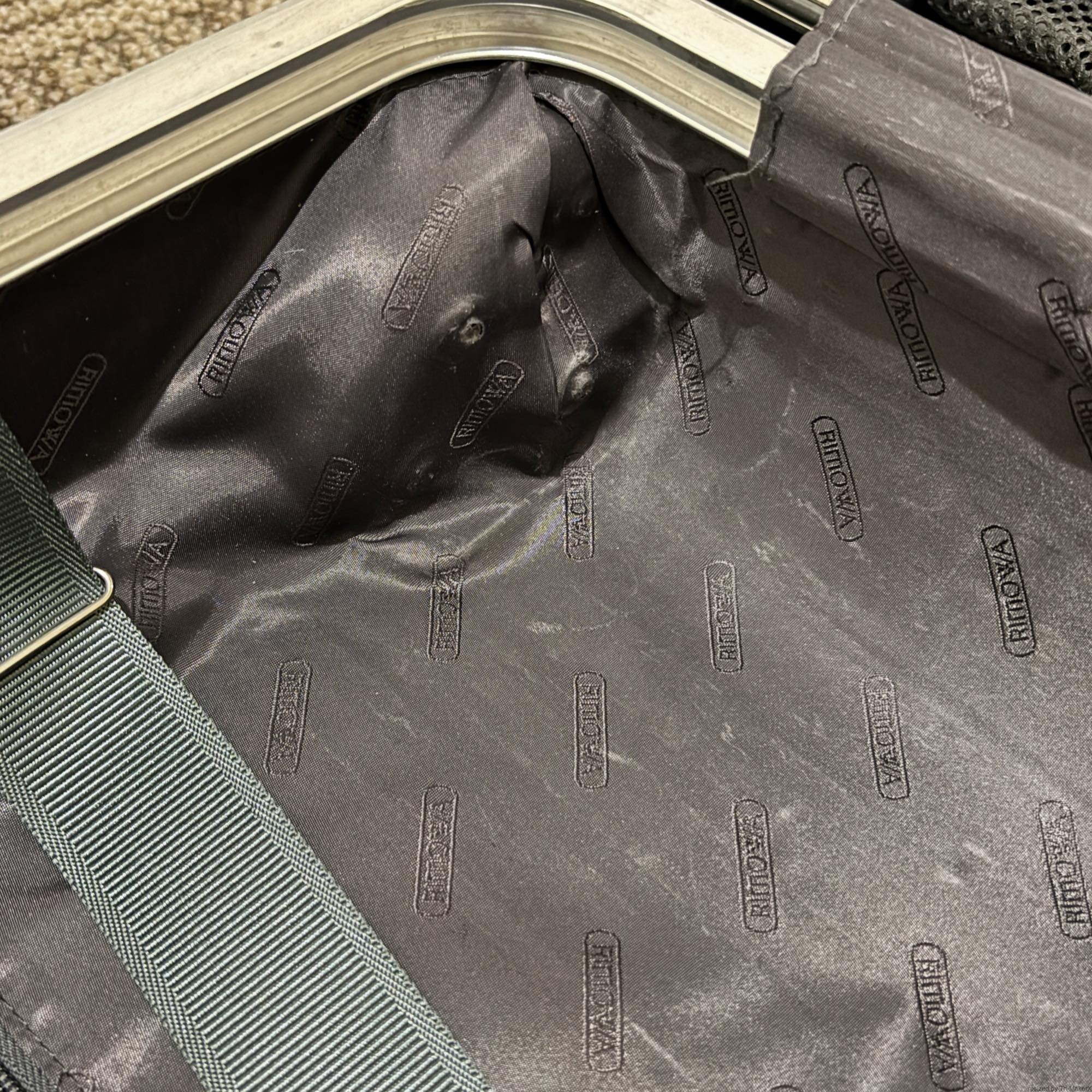 リモワ　ハイブリッド(リンボ)　891.52　中古商品　35リットル　4輪
