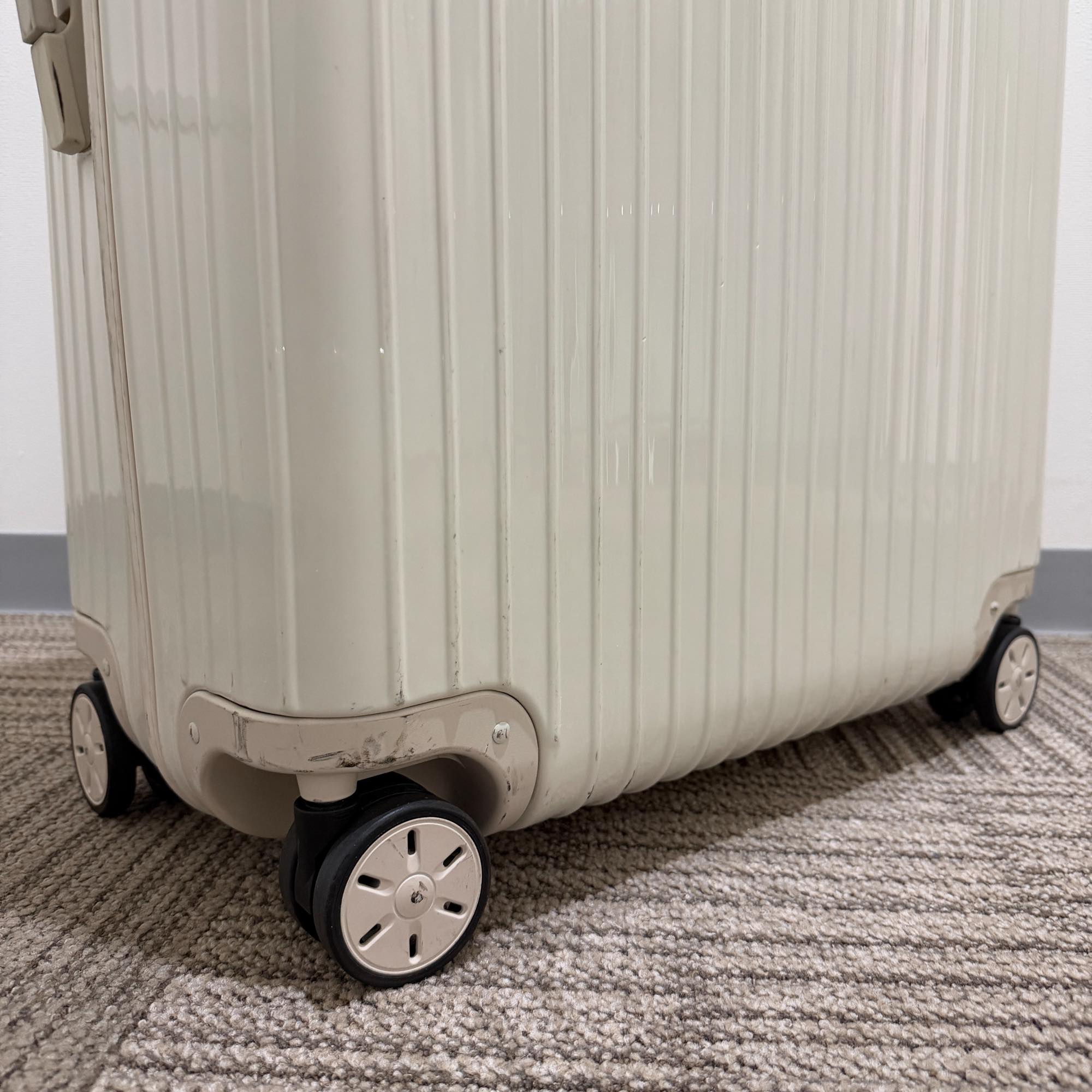 リモワ　ユナイテッドアローズ限定　エッセンシャル(サルサ)　U895.43　中古美品　104リットル　4輪