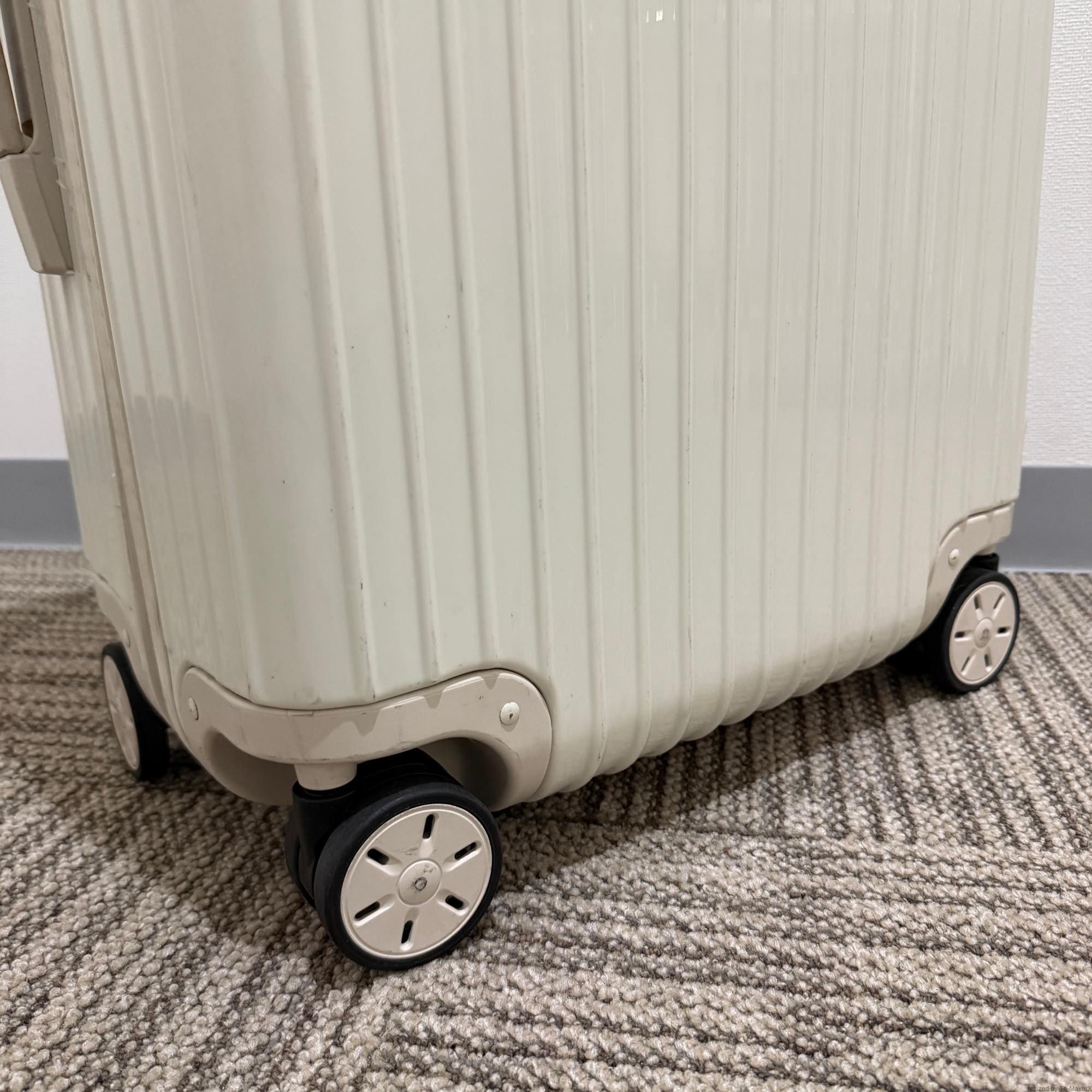 リモワ　ユナイテッドアローズ限定　サルサ　895.45　中古美品　64リットル　4輪