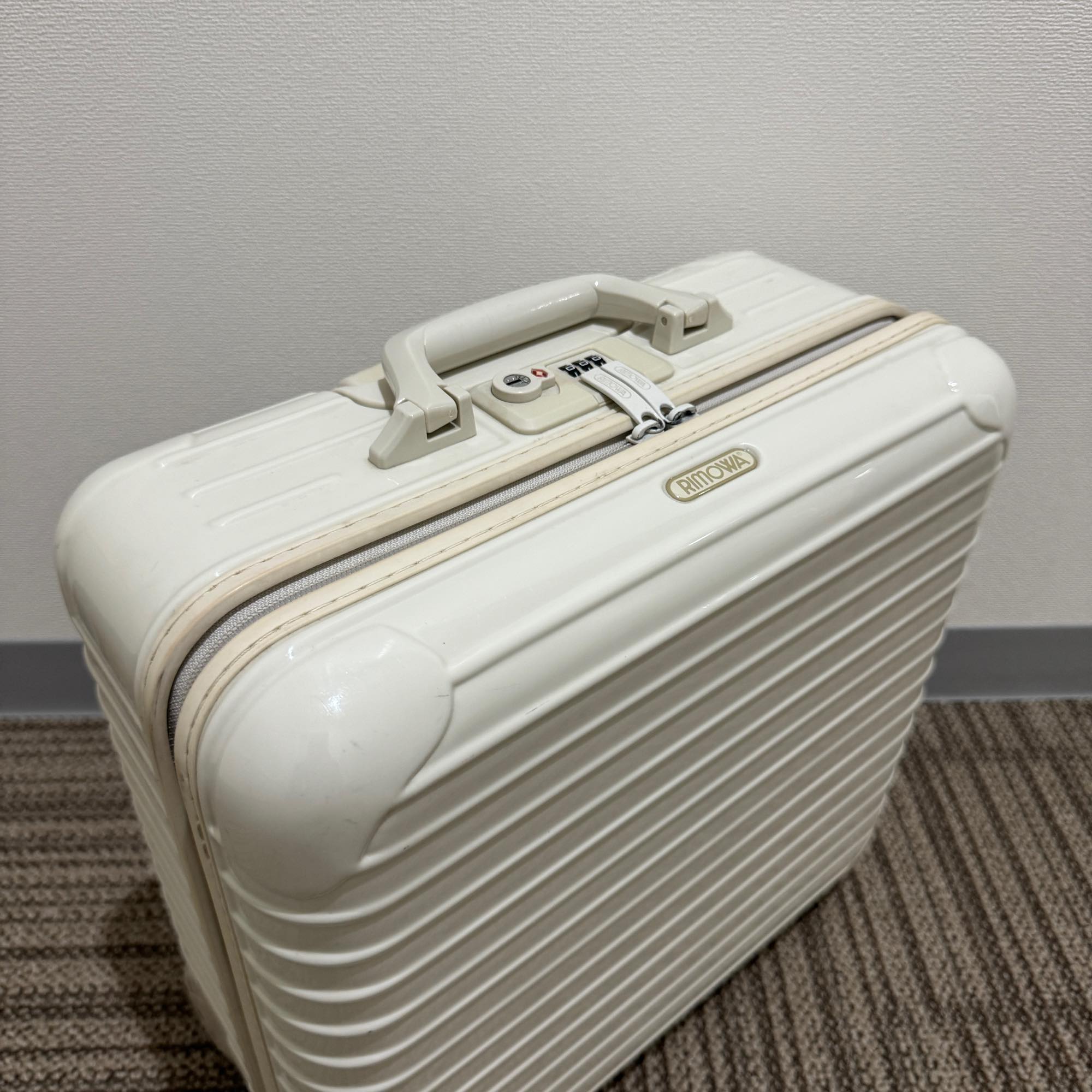 リモワ　ユナイテッドアローズ限定サルサ　895.47 　中古商品　20リットル　2輪