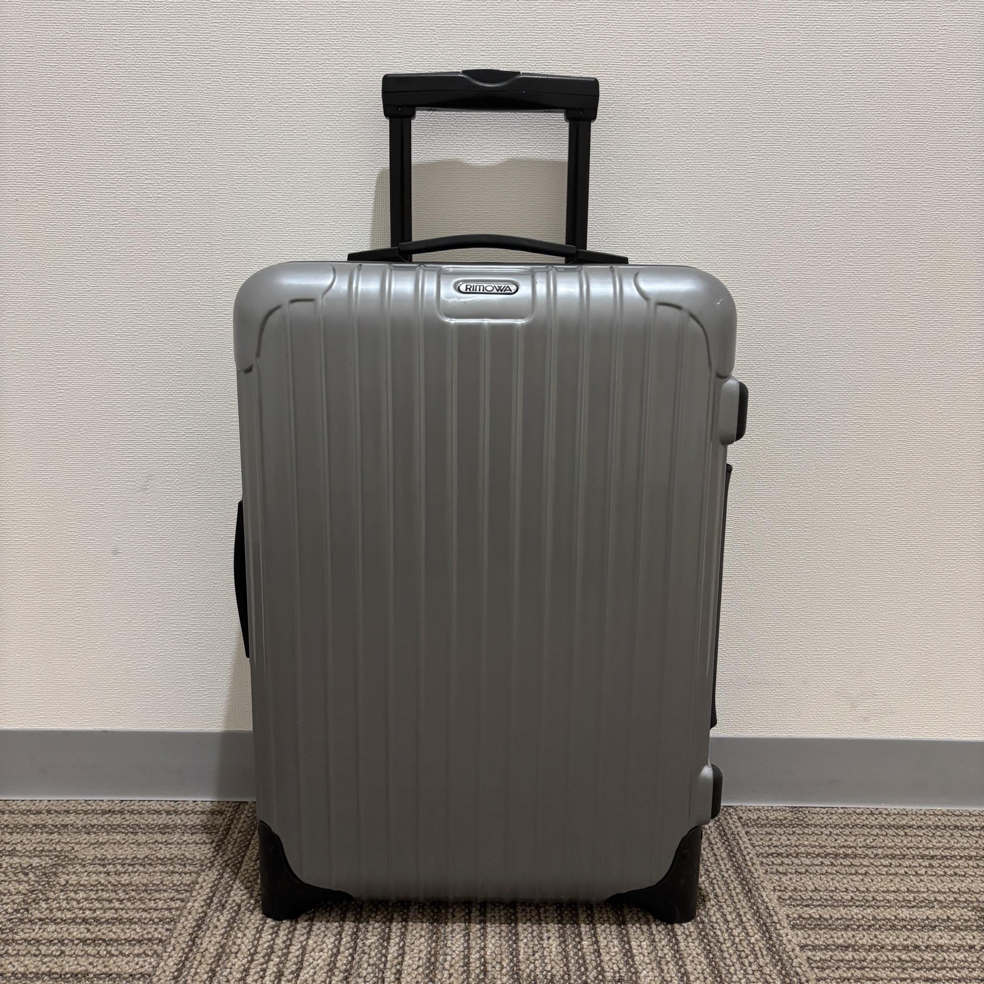 リモワ　エッセンシャル(サルサ)　中古美品　856.52-9　35リットル　2輪