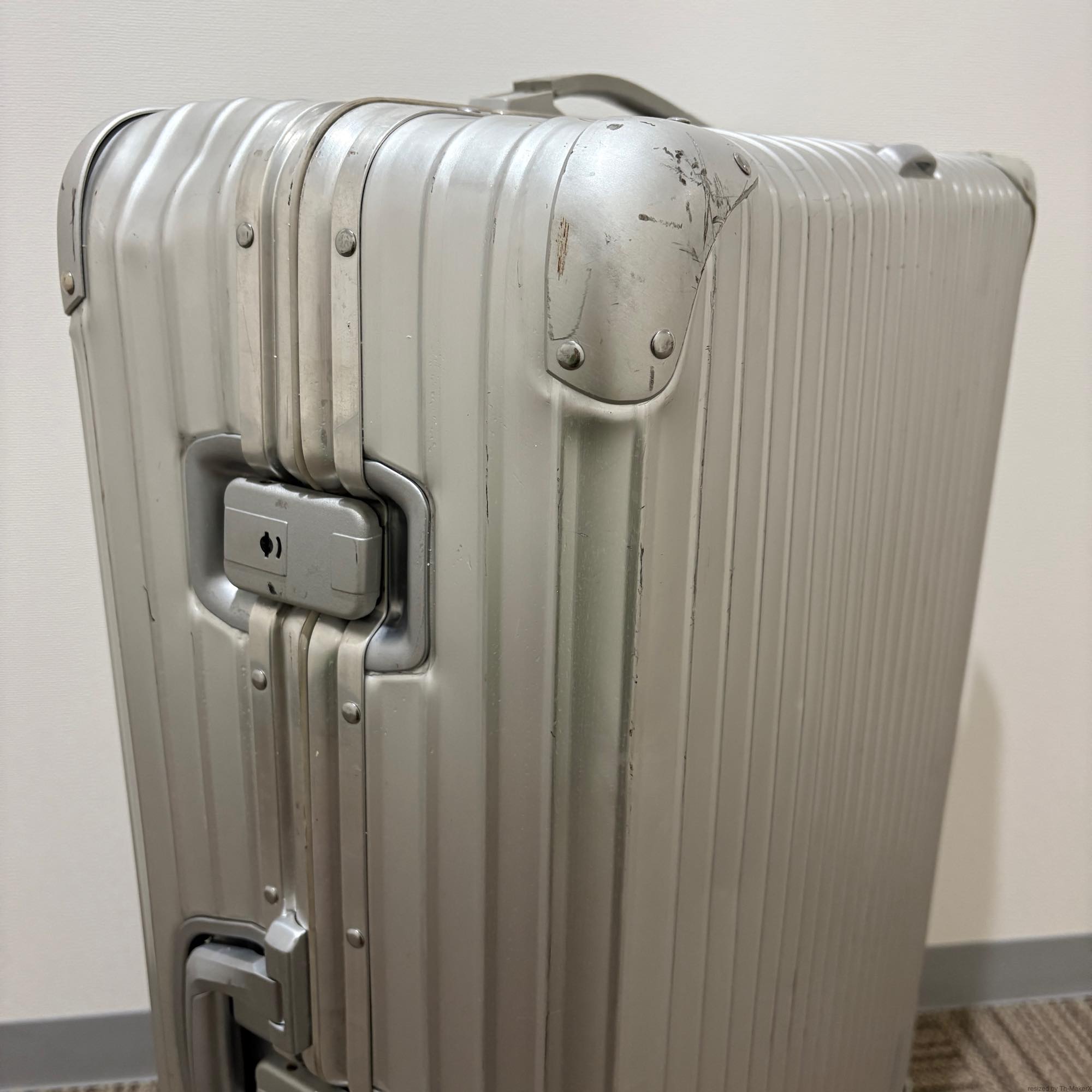リモワ　トパーズ　中古商品　932.77-9　104リットル　4輪