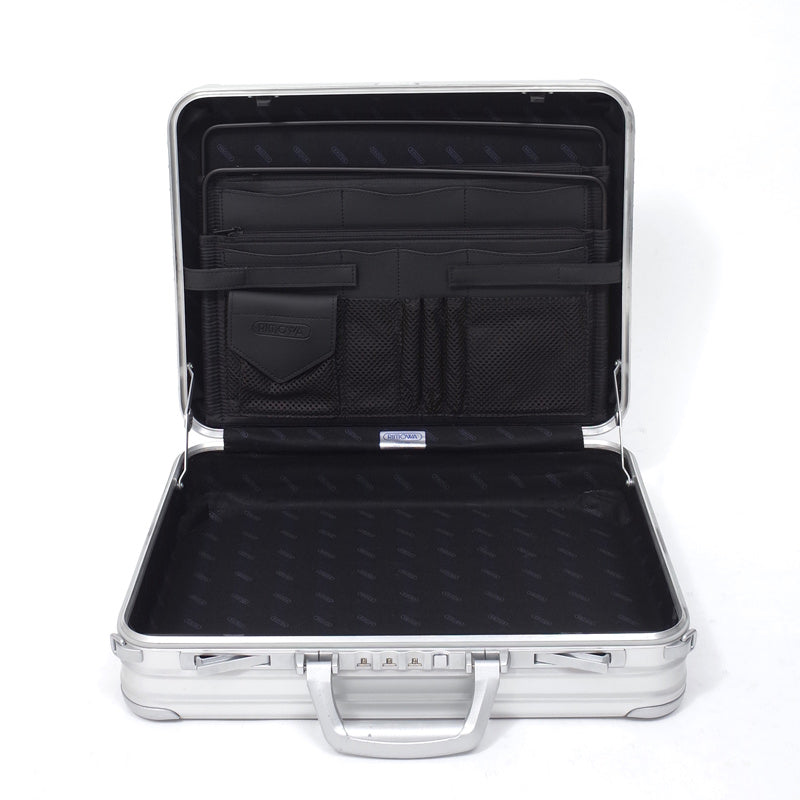 RIMOWA アタッシ新品未使用品 シルバー17リットル RIMOWA アタッシ新品未使用品 シルバー17リットル RIMOWA アタッシ新品