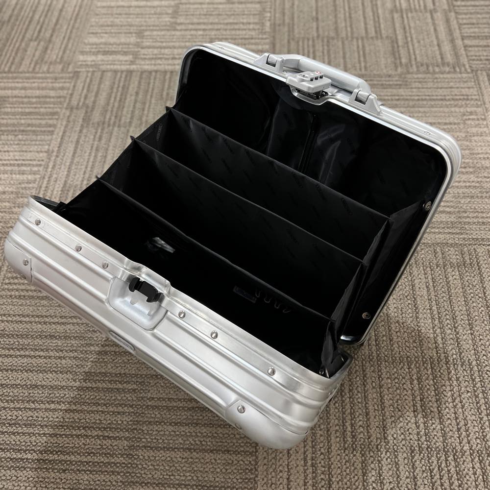 リモワ　トパーズ　920.40.00.4　中古商品　28リットル　4輪