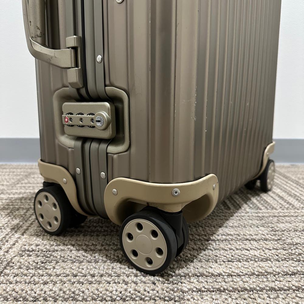 リモワ　トパーズ チタニウム　920.56　中古商品　45リットル　4輪