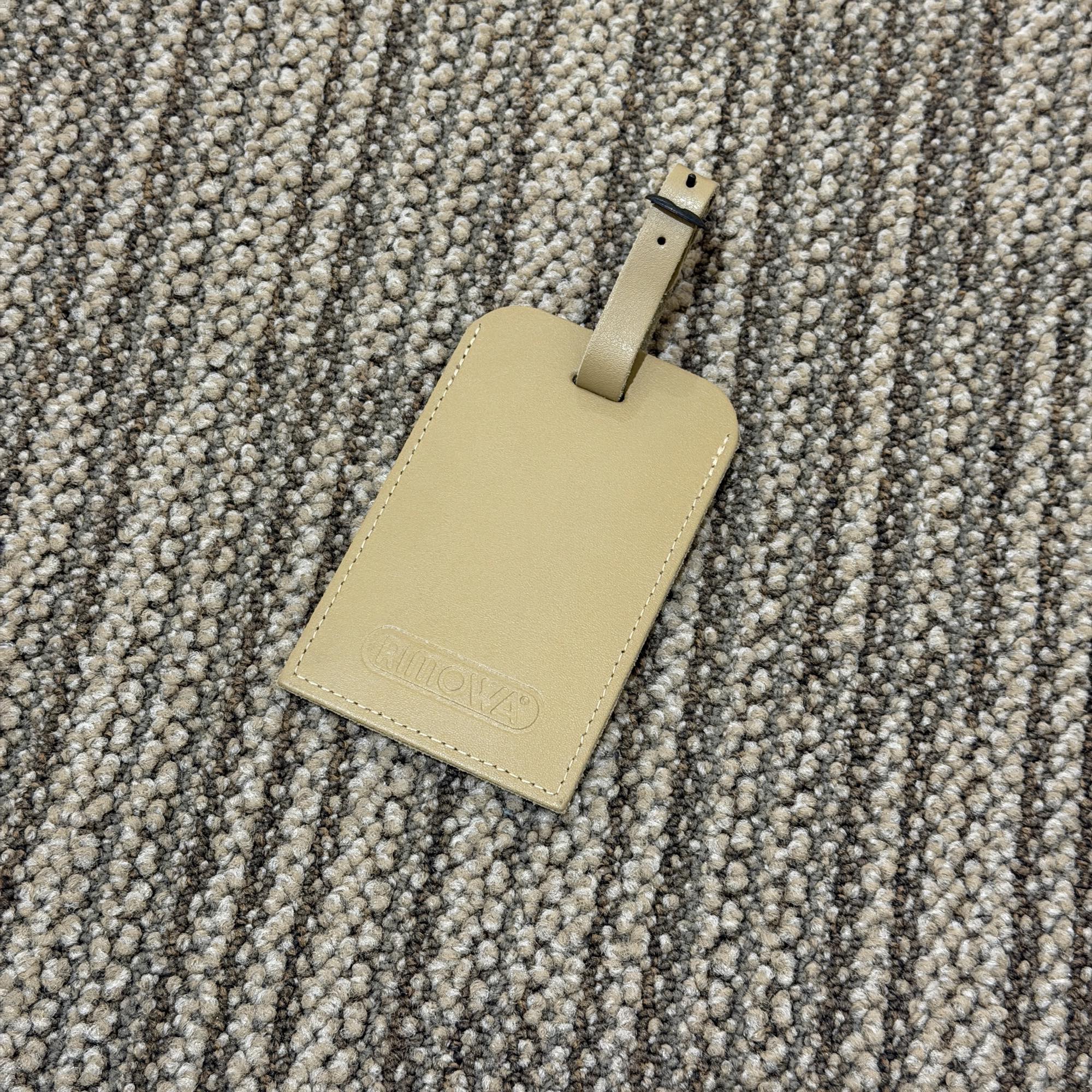 リモワ　トパーズ チタニウム　924.63.03.4　68リットル　中古美品　4輪