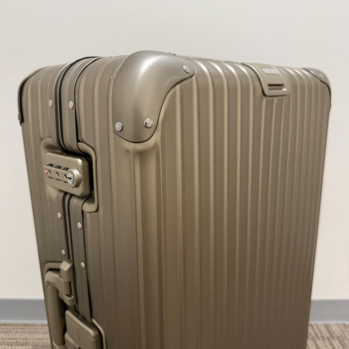リモワ　トパーズ チタニウム　924.63.03.4　68リットル　中古美品　4輪