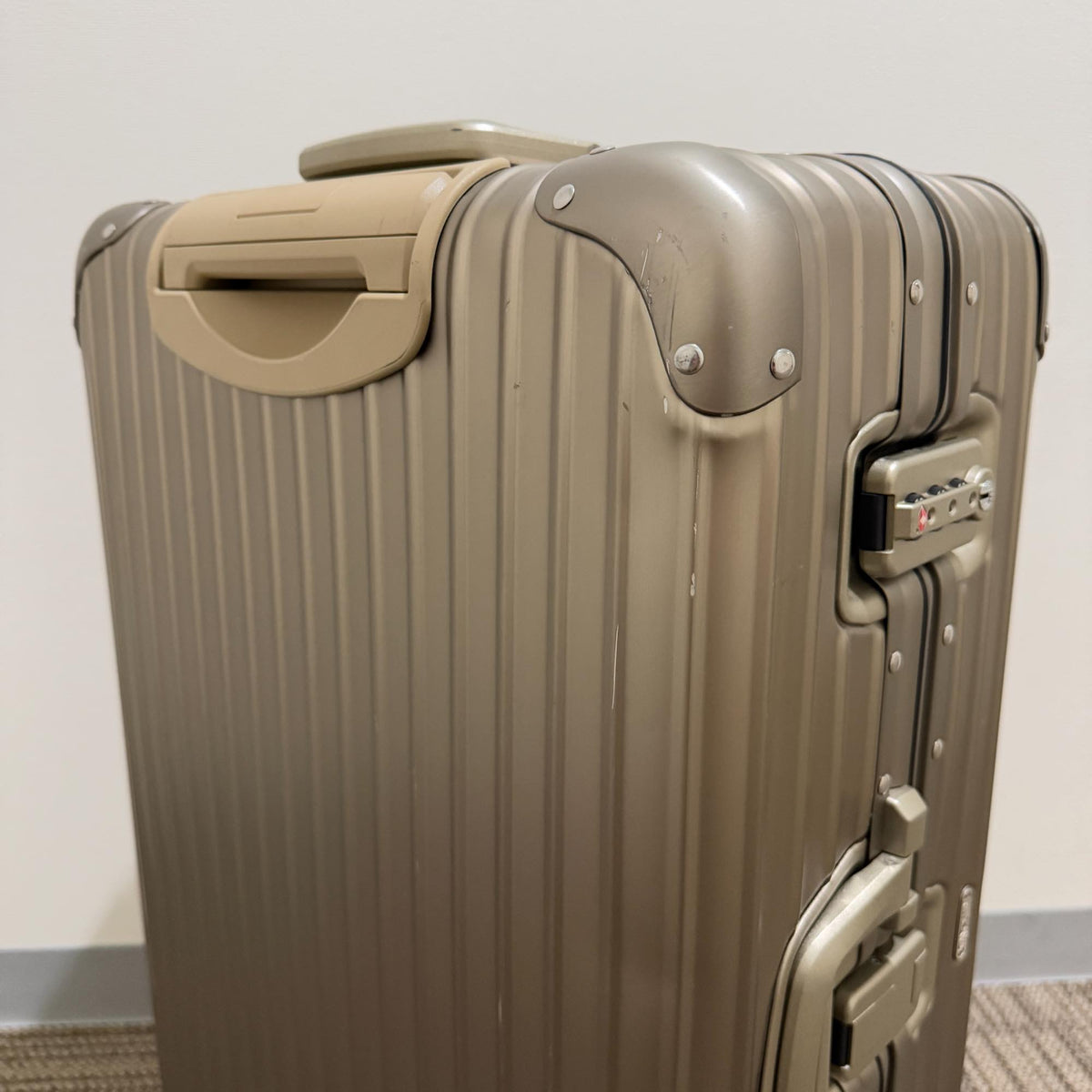 リモワ　トパーズ チタニウム　924.63.03.4　68リットル　中古美品　4輪