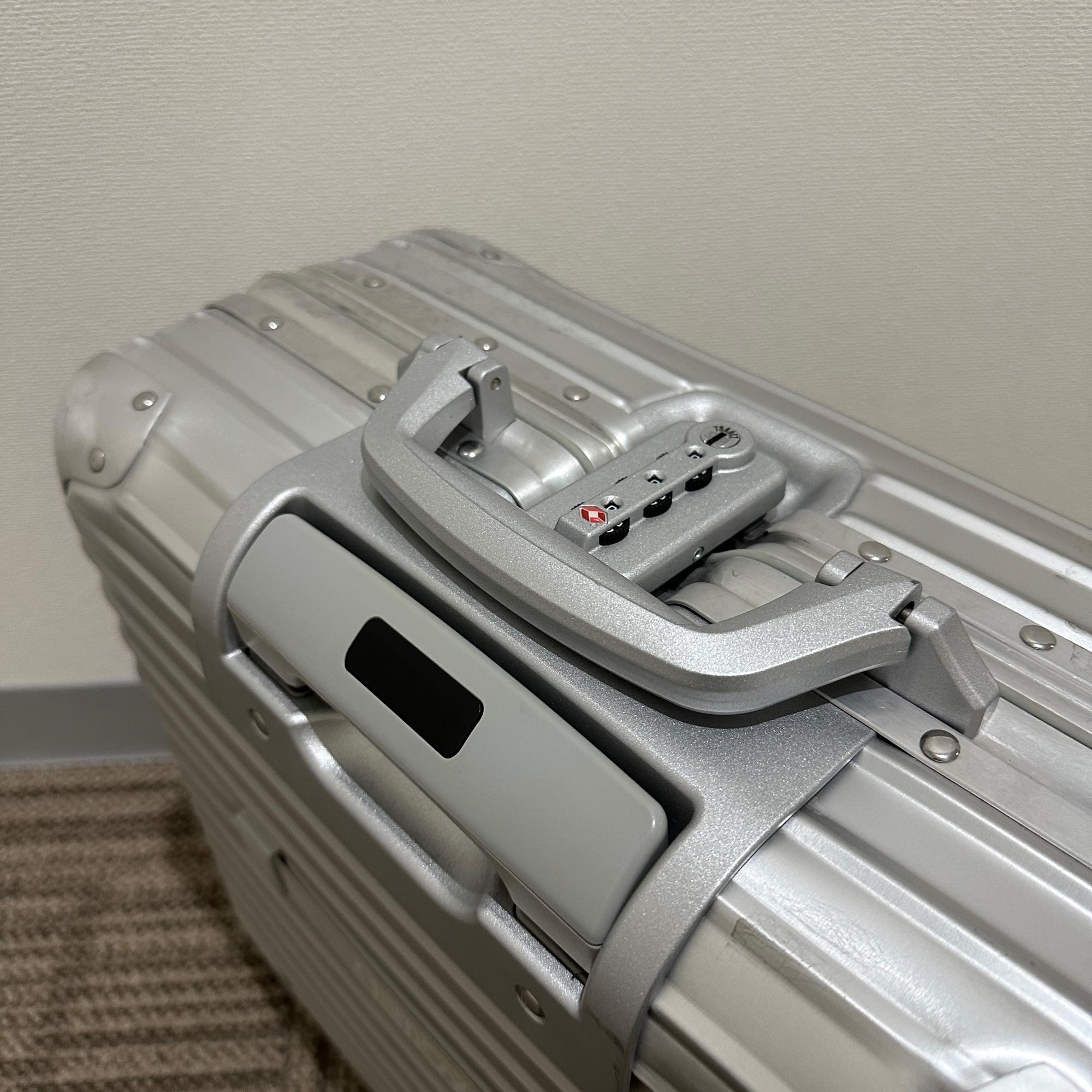 リモワ トパーズ 923.40-1 中古商品 26リットル 4輪 – リモワ(RIMOWA