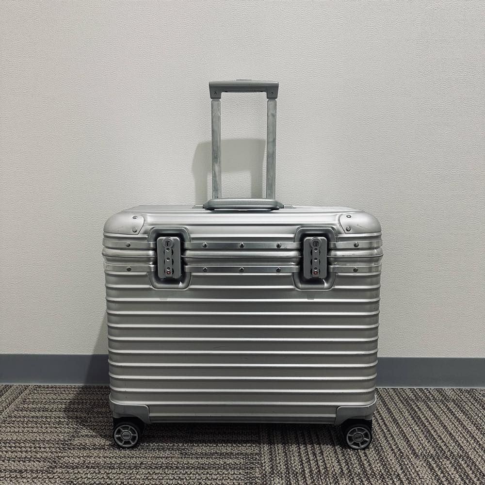 リモワ　パイロット　923.50.00.4　中古商品　34リットル　4輪