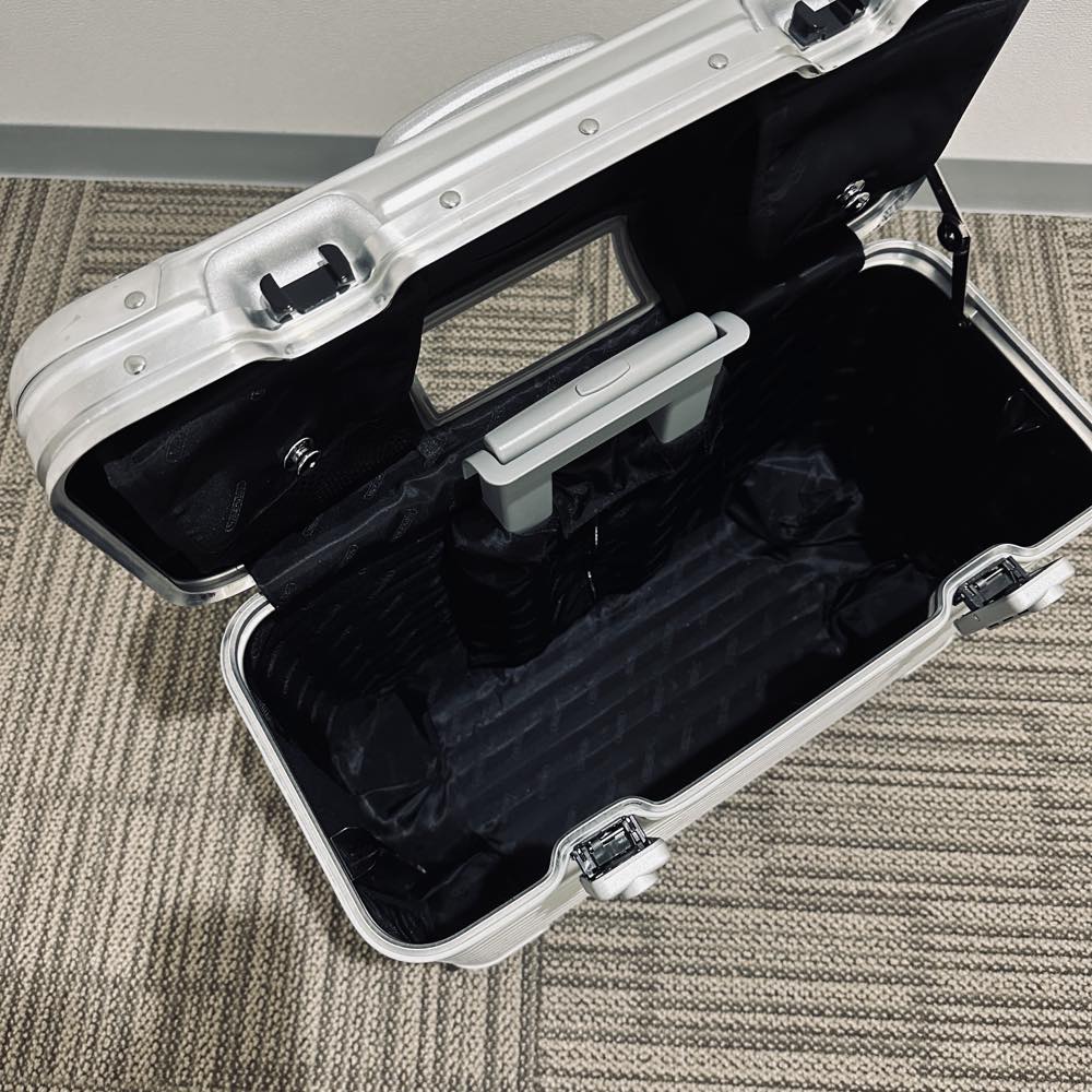 リモワ　パイロット　923.50.00.4　中古商品　34リットル　4輪
