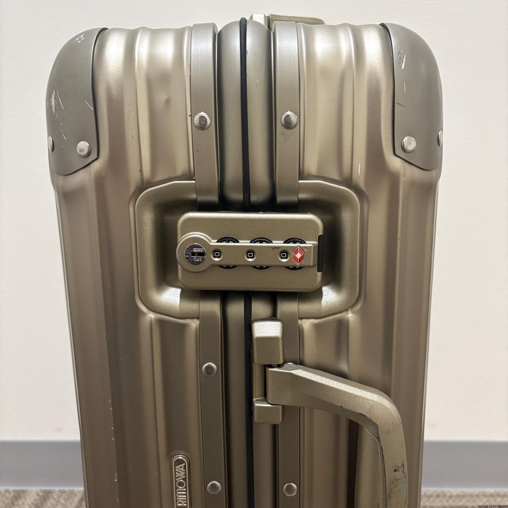 リモワ　トパーズ チタニウム(オリジナル)　923.53.03.4　中古商品　34リットル　4輪