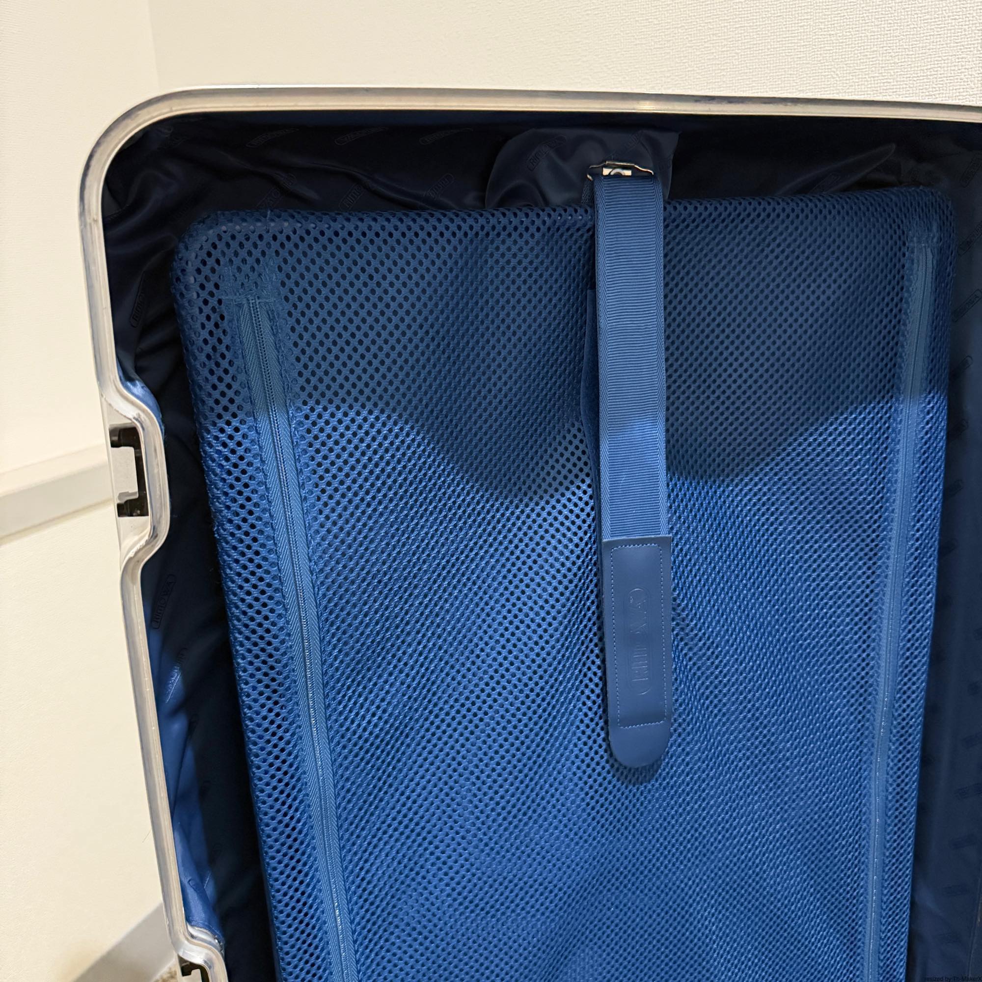 リモワ トパーズ 923.70.00.4 82リットル 中古商品 4輪 – リモワ
