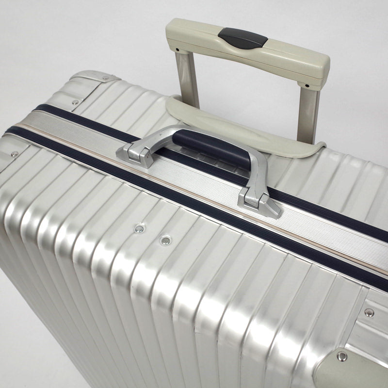 リモワ　シルバーインテグラル　中古品　U923.77　104リットル　4輪