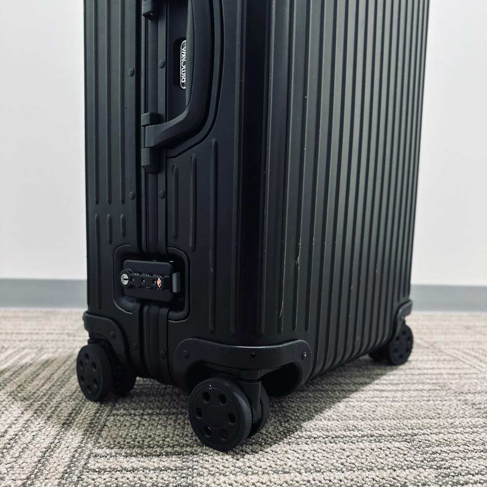 リモワ　トパーズ ステルス　中古商品　924.63.01.4　64リットル　4輪
