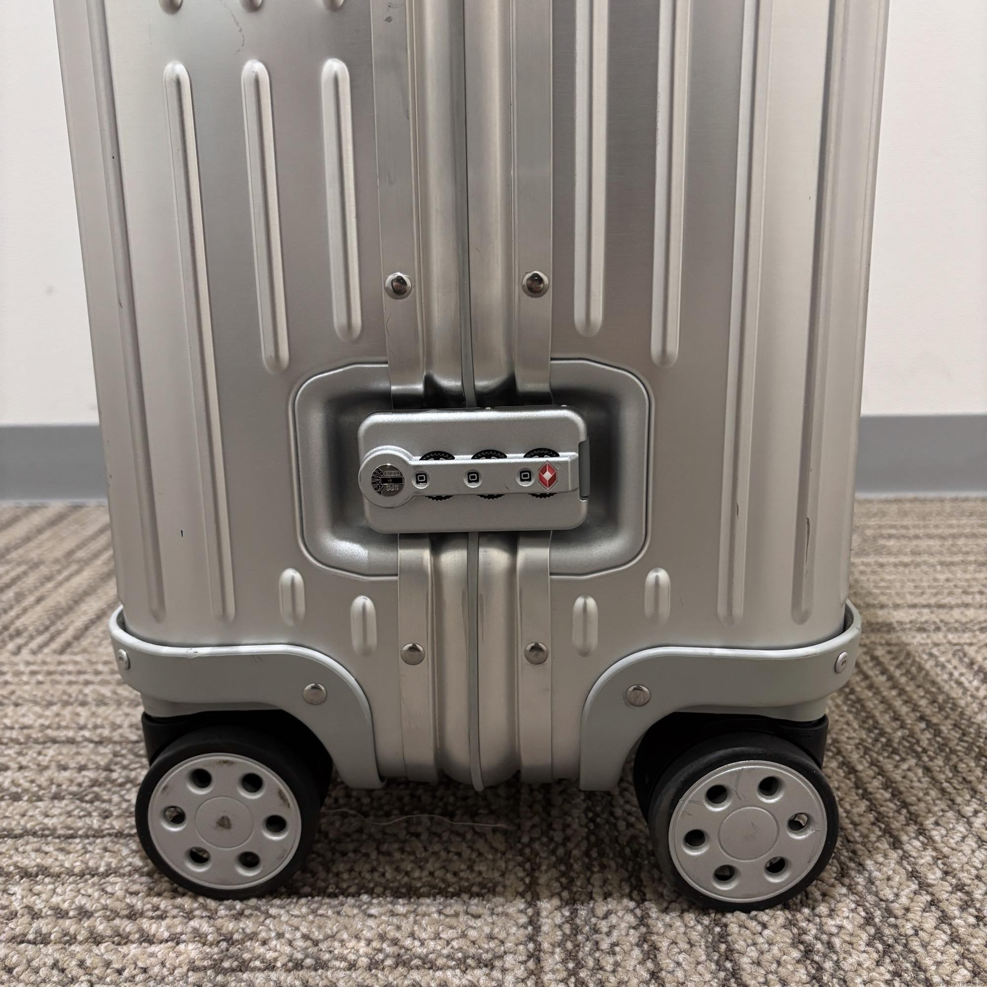 リモワ　オリジナル(トパーズ)　924.77.00.4　中古商品　98リットル　4輪