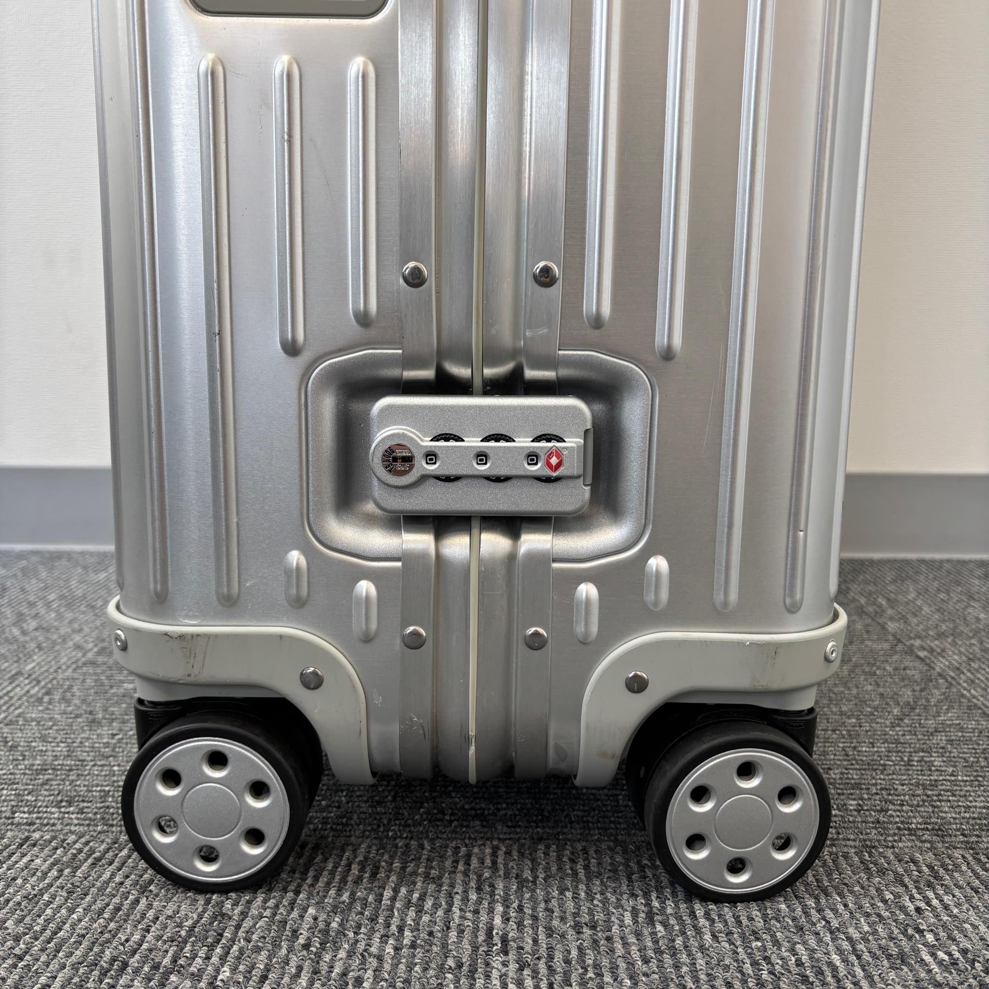 リモワ　オリジナル(トパーズ)　電子タグ　中古商品　924.77.00.5　98リットル　4輪