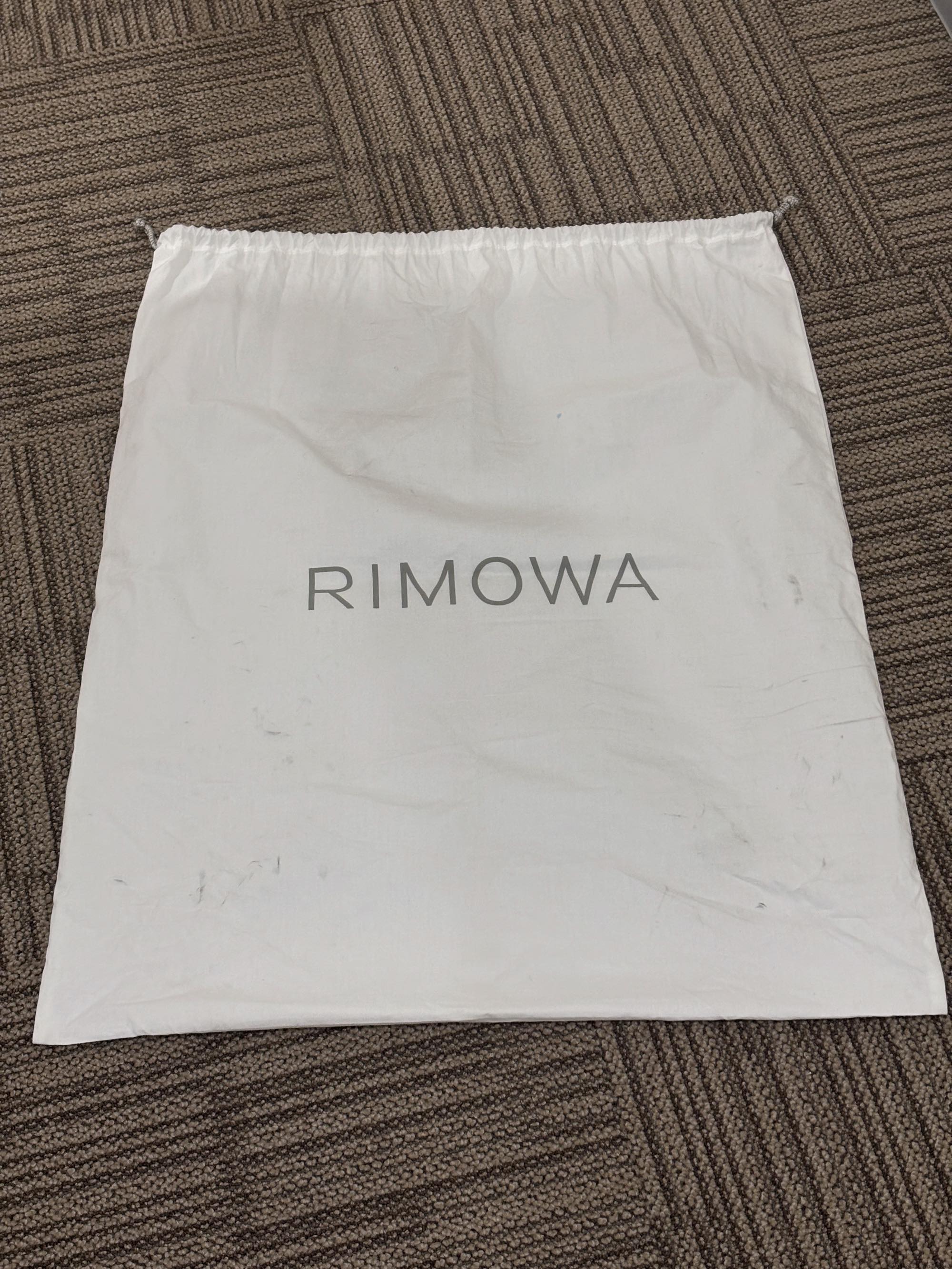 リモワ　オリジナル 925.40.00.4　コンパクト　シルバー　 中古美品　29リットル　4輪