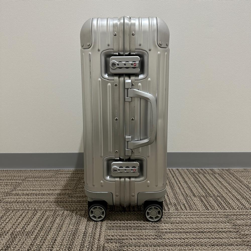 リモワ　オリジナル 925.53.00.4　キャビン　中古商品　35リットル　4輪