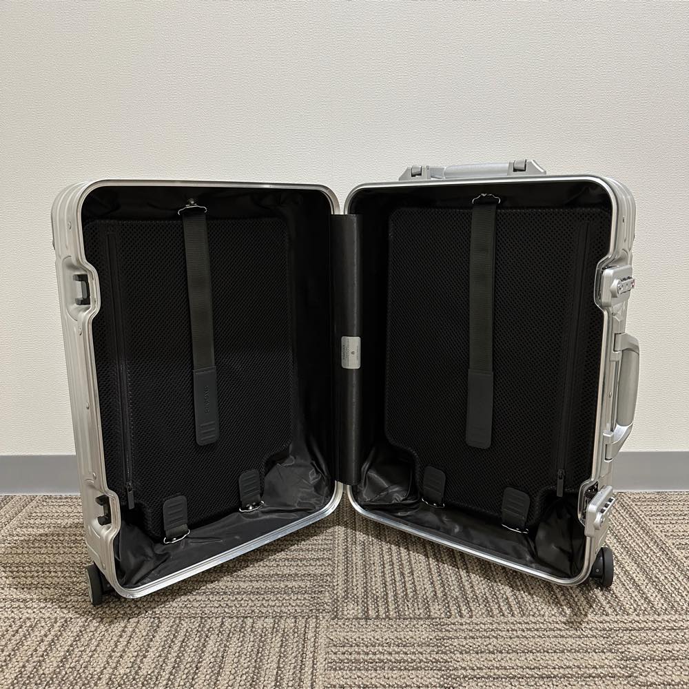 リモワ オリジナル 925.53.00.4 キャビン 中古商品 35リットル 4輪