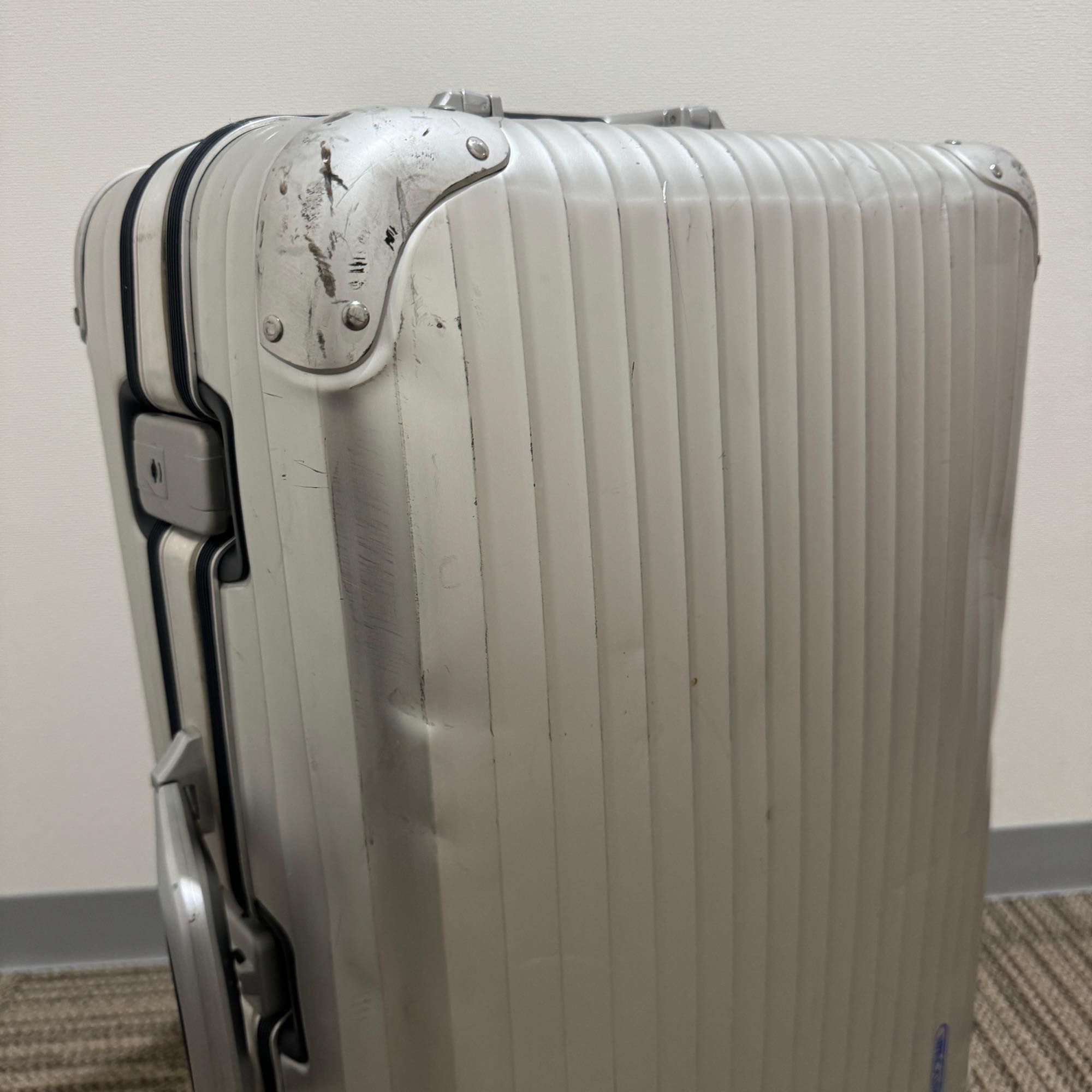 リモワ　シルバーインテグラル　中古商品　U926.63　63リットル　2輪
