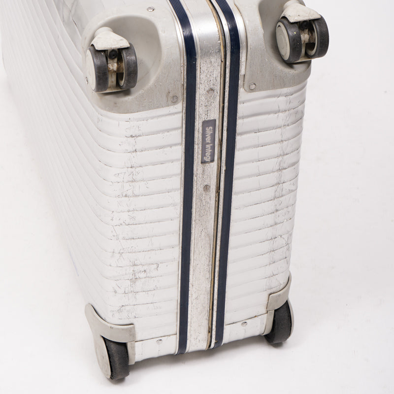 リモワ　シルバーインテグラル　中古商品　927.77　104リットル　4輪