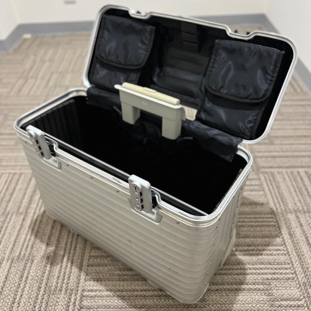 リモワ　パイロット　中古商品　928.50　36リットル　2輪