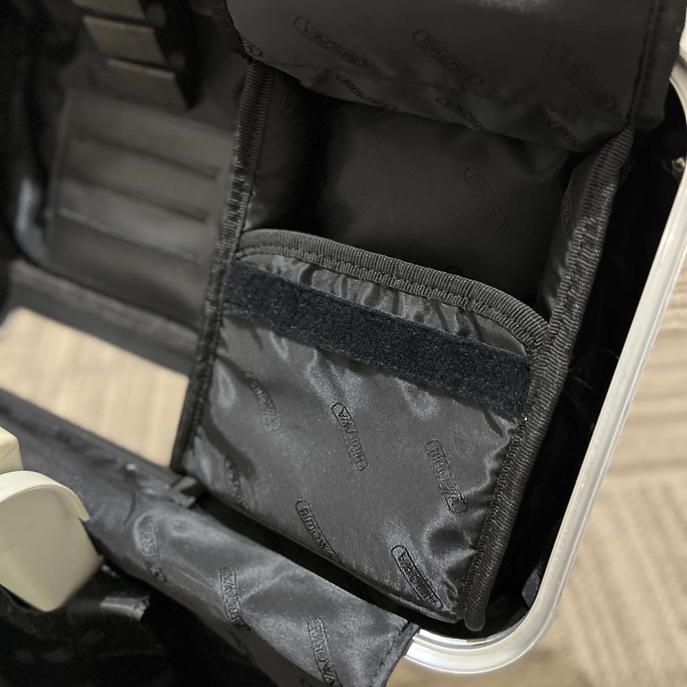 リモワ　パイロット　中古商品　928.50　36リットル　2輪