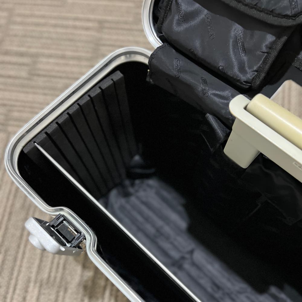 リモワ　パイロット　中古商品　928.50　36リットル　2輪