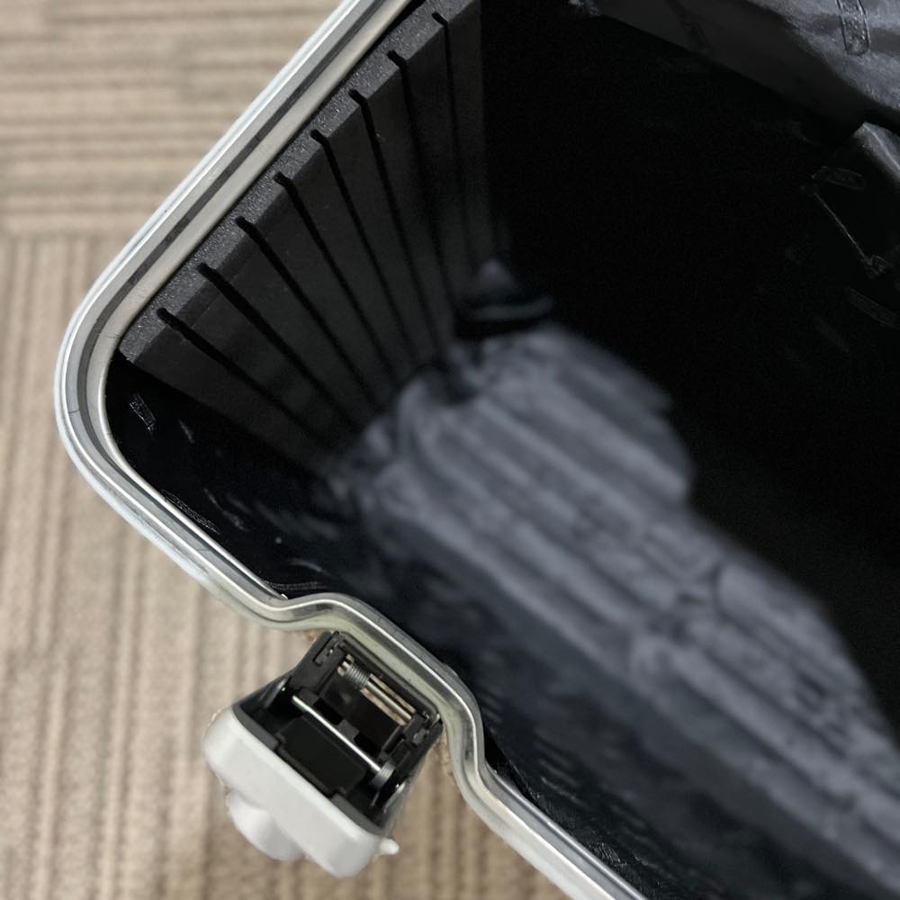 リモワ　パイロット　中古商品　928.50　36リットル　2輪
