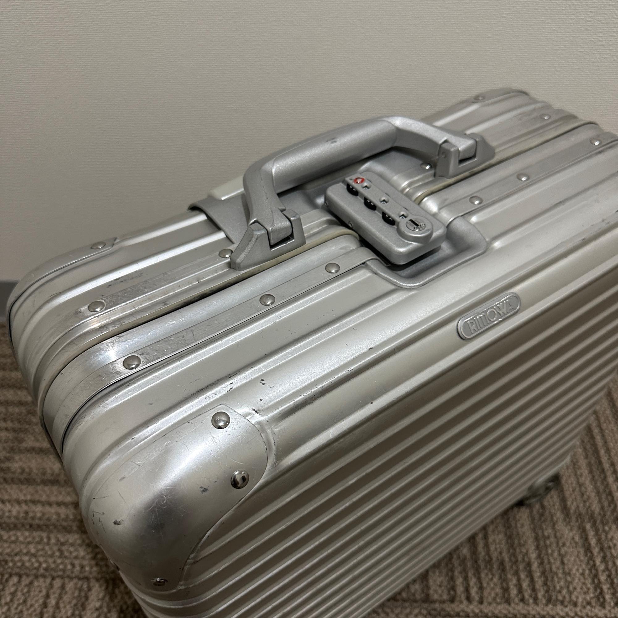 リモワ トパーズ トロリー 932.40 中古商品 29リットル 4輪 – リモワ