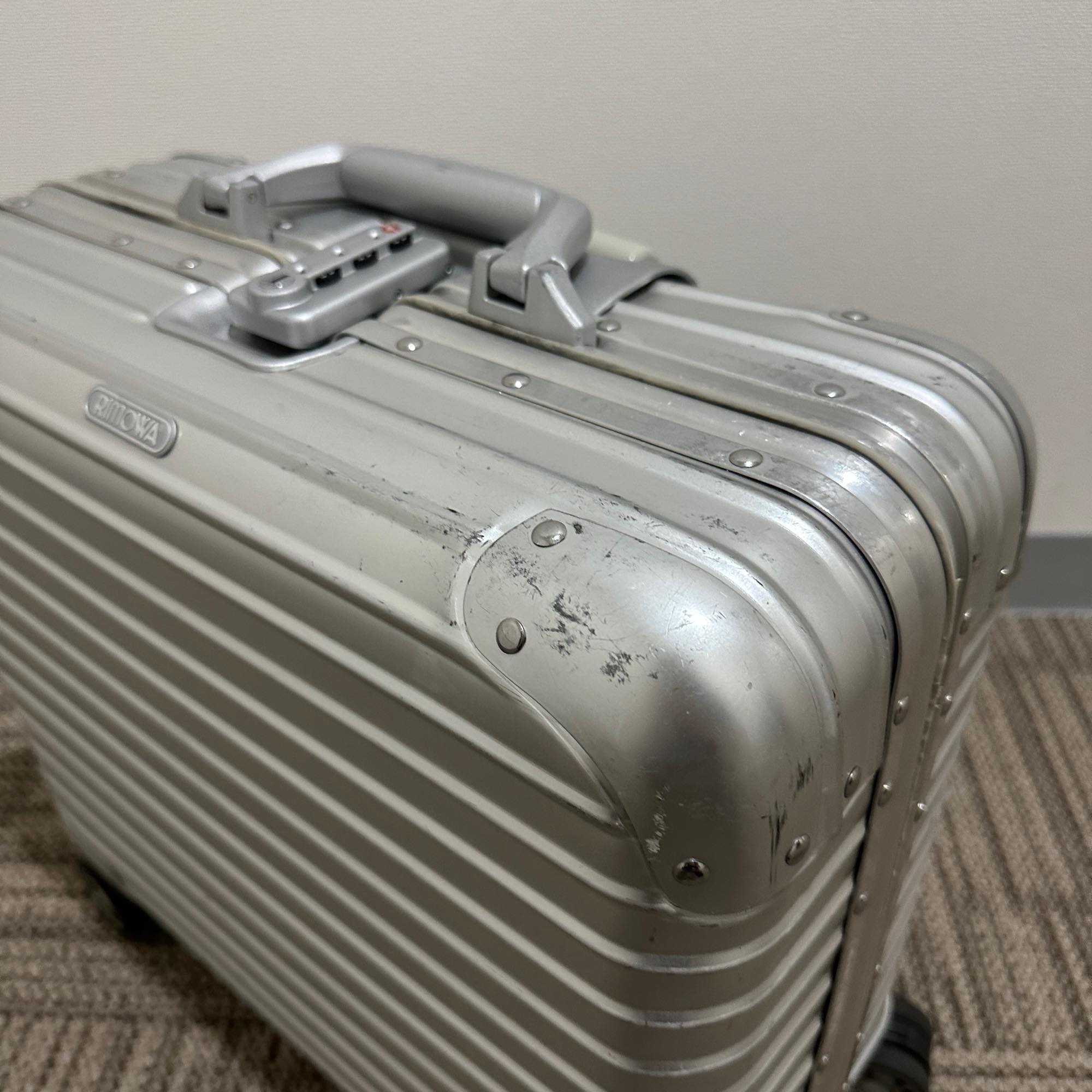 リモワ トパーズ トロリー　932.40　中古商品　29リットル　4輪