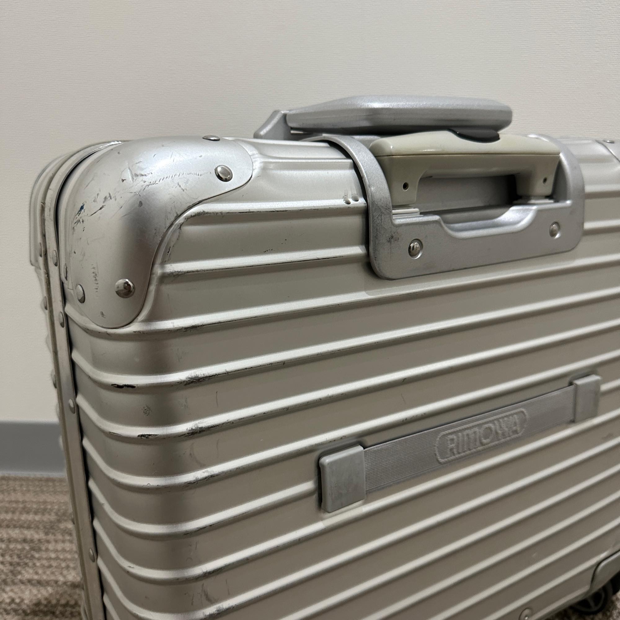 リモワ トパーズ トロリー　932.40　中古商品　29リットル　4輪