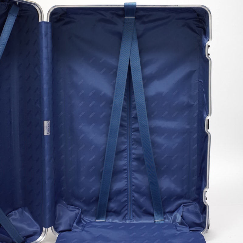 リモワ　トパーズ　中古商品　932.77　104リットル　4輪
