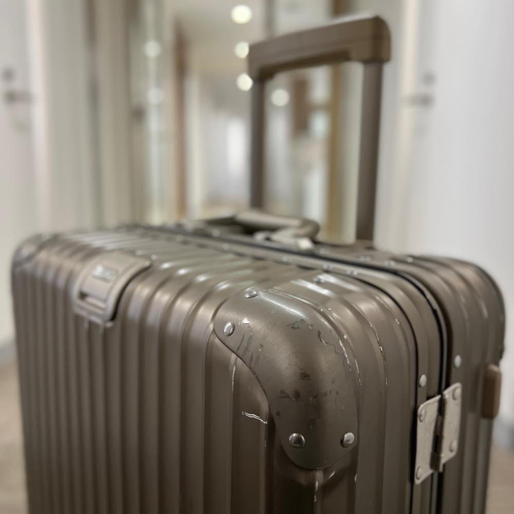 リモワ　トパーズ　945.63 　中古商品　64リットル　4輪