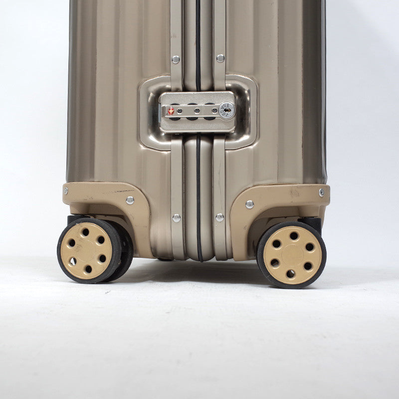 リモワ　トパーズ チタニウム　中古商品　945.77　98リットル 4輪