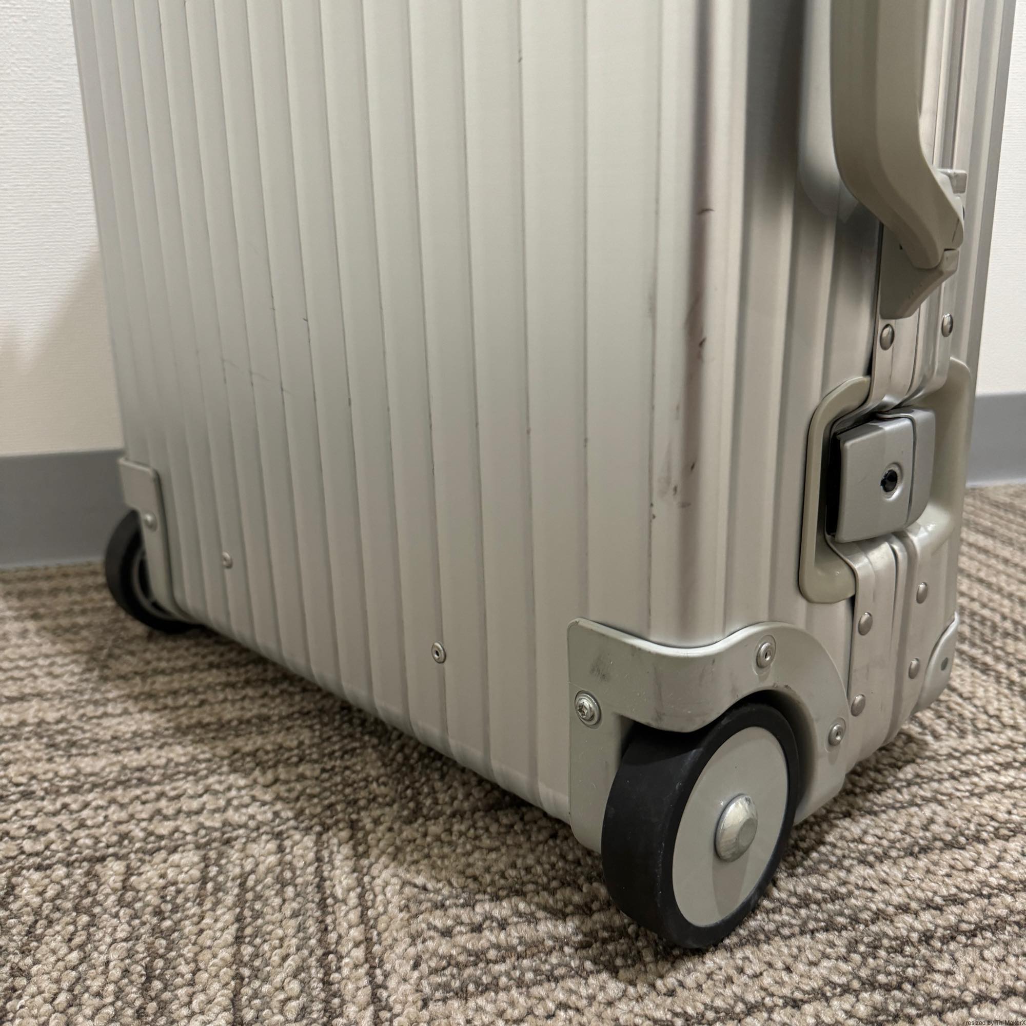 リモワ　オーパル　947.52　中古美品　32リットル　2輪
