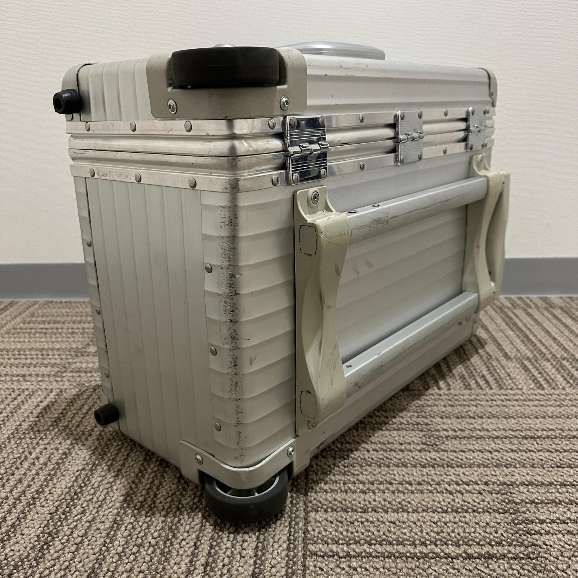 リモワ トパーズ　U950.51　中古商品　42リットル　2輪
