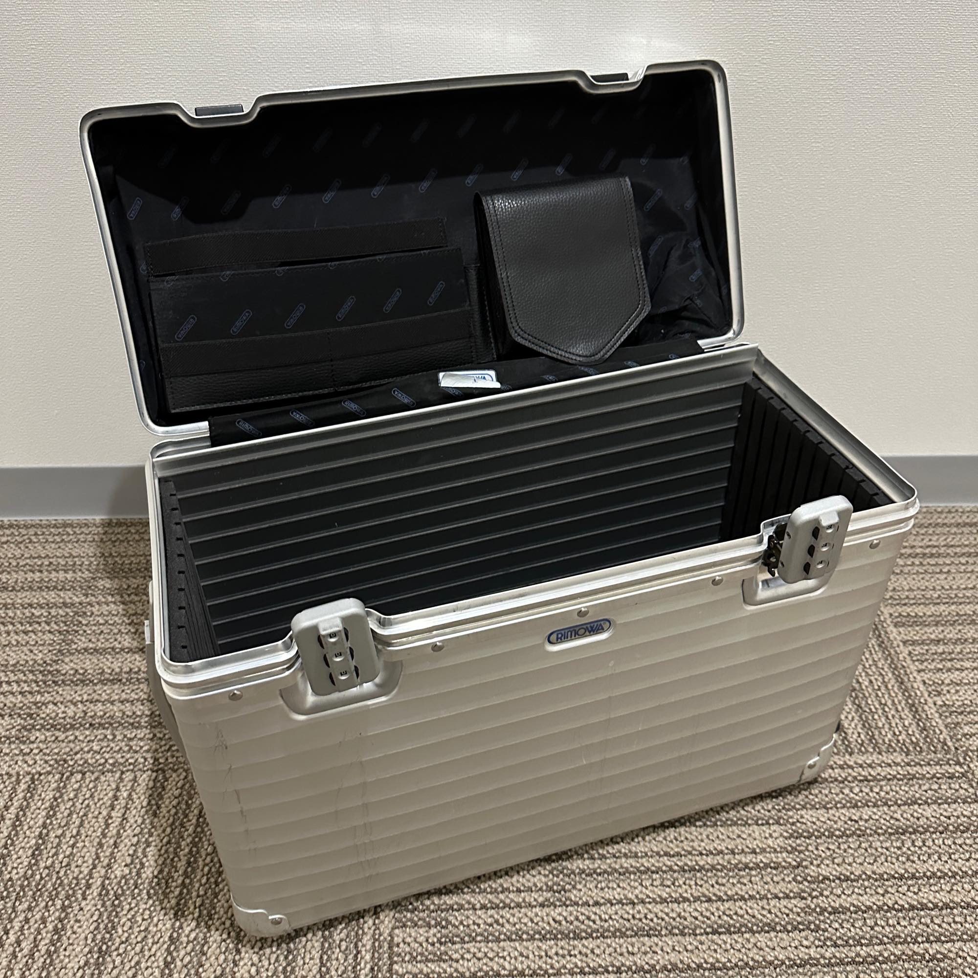 リモワ トパーズ　U950.51　中古商品　42リットル　2輪