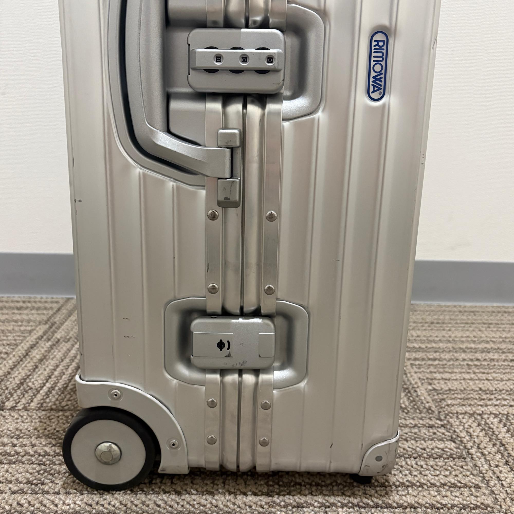 リモワ　オパール　中古美品　965.82　64リットル　2輪