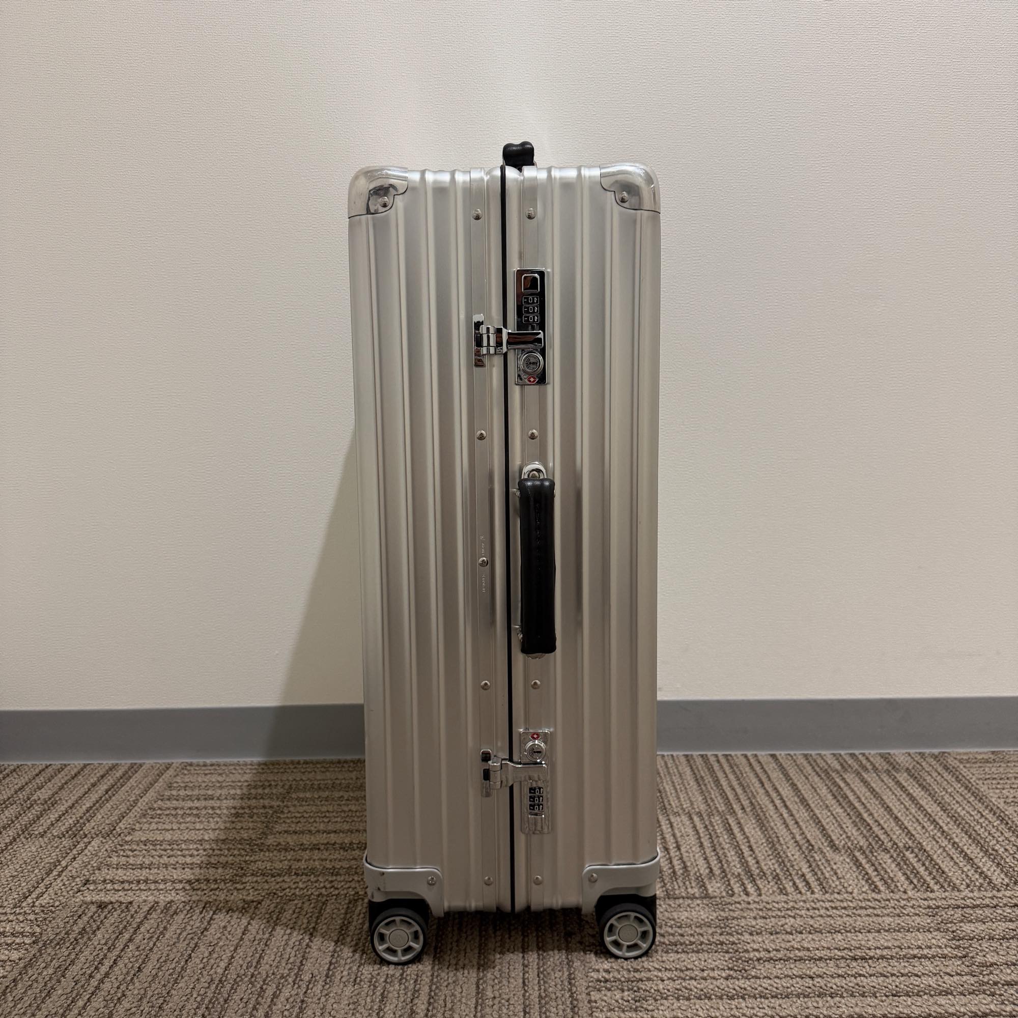 リモワ　クラシック　972.63　61リットル　中古美品　4輪　