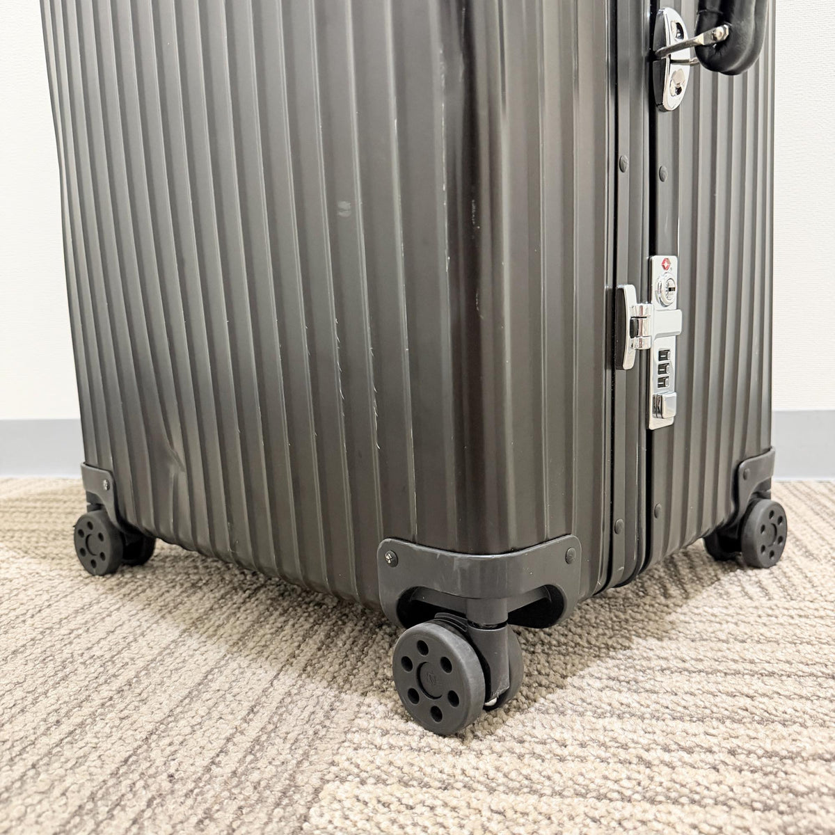リモワ　クラシック　中古美品　U973.75.01.4　100リットル　4輪