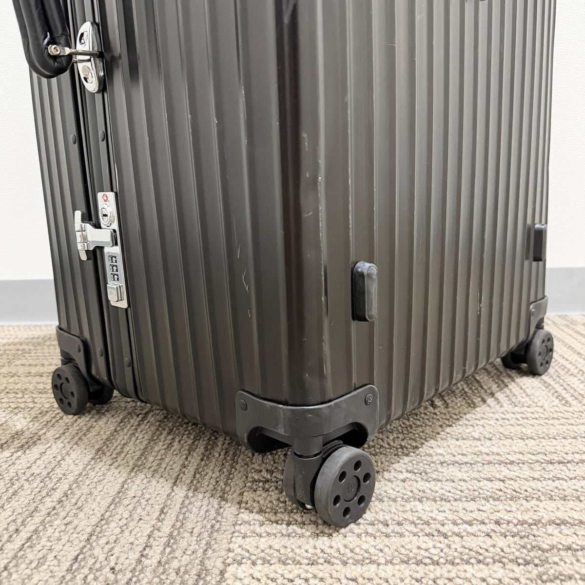 リモワ　クラシック　中古美品　U973.75.01.4　100リットル　4輪