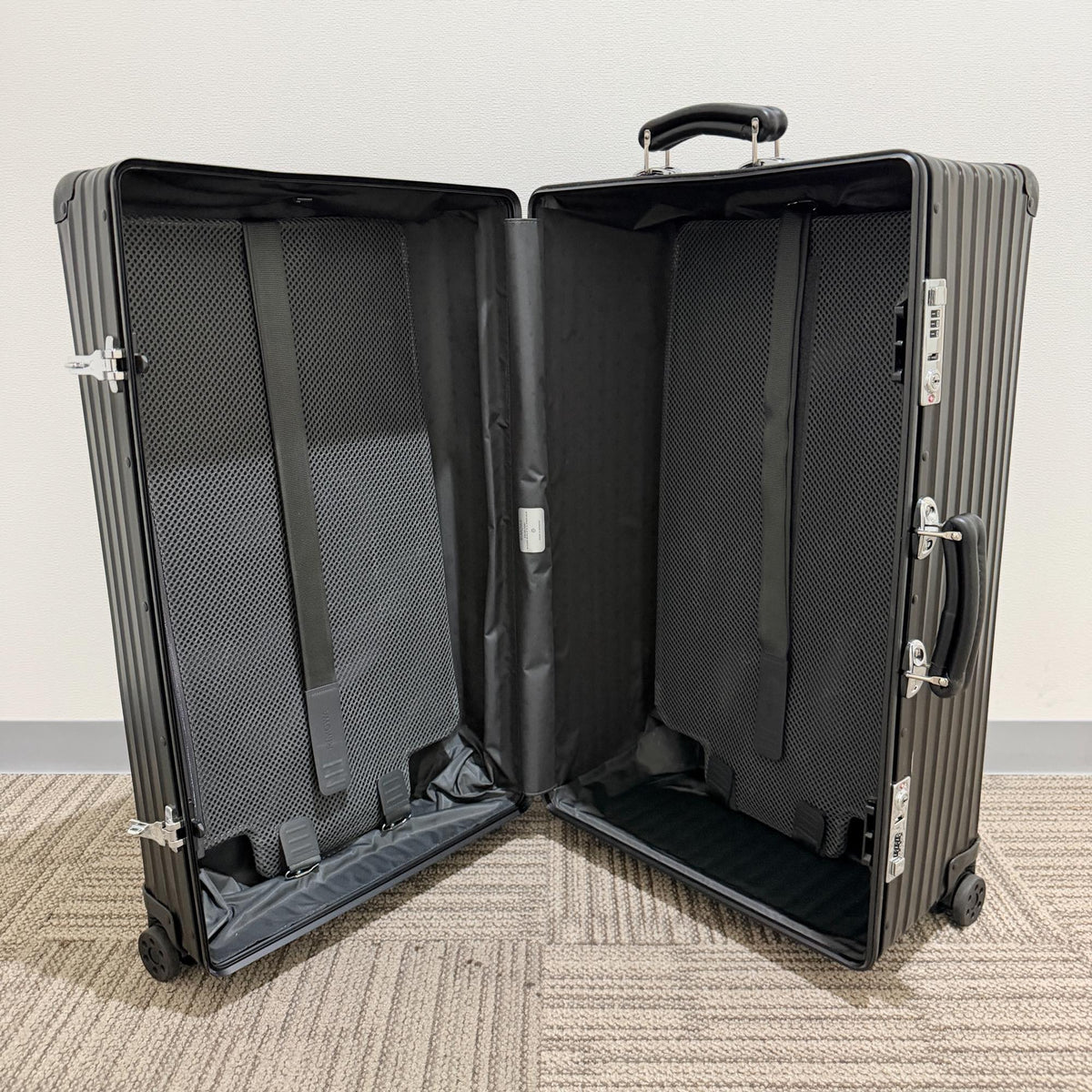 リモワ　クラシック　中古美品　U973.75.01.4　100リットル　4輪